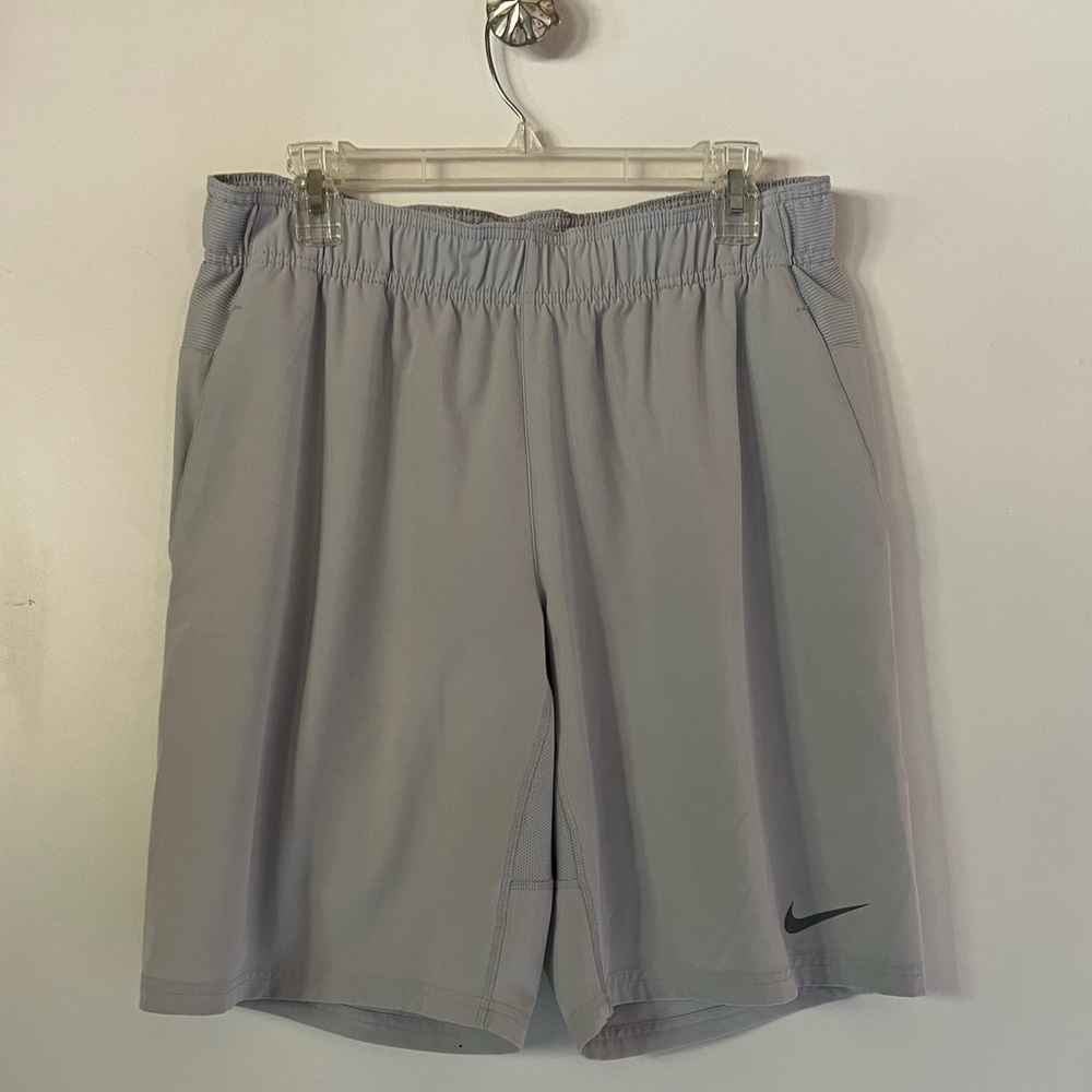Nike dri-fit tennis mens shorts size L